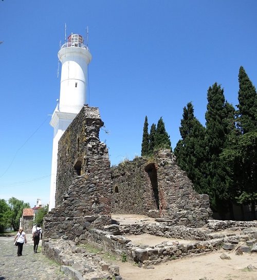 colonia 3 lighthouse
